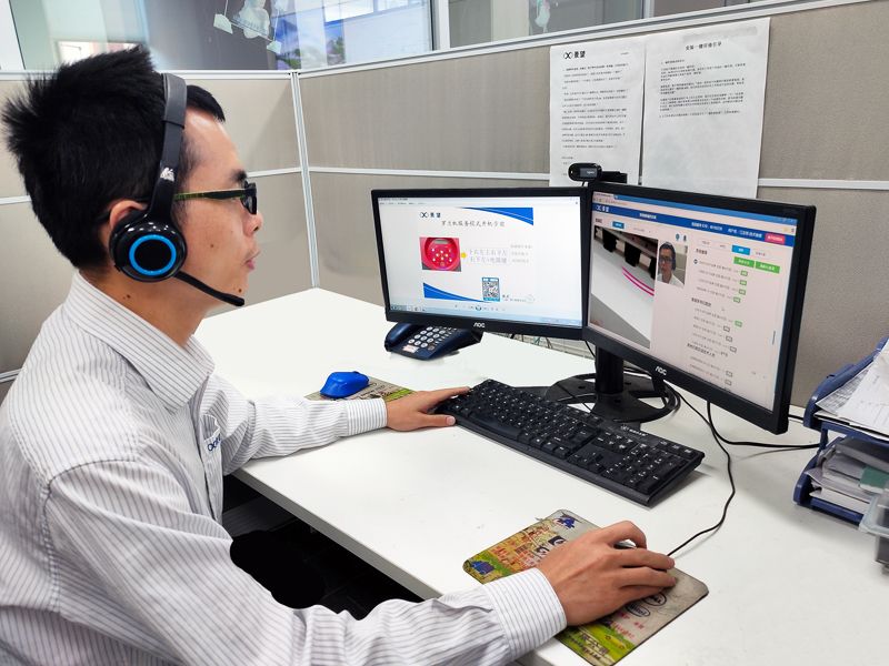 Baosiwei's 24/7 global technical support specialist providing instant help through proprietary service platform