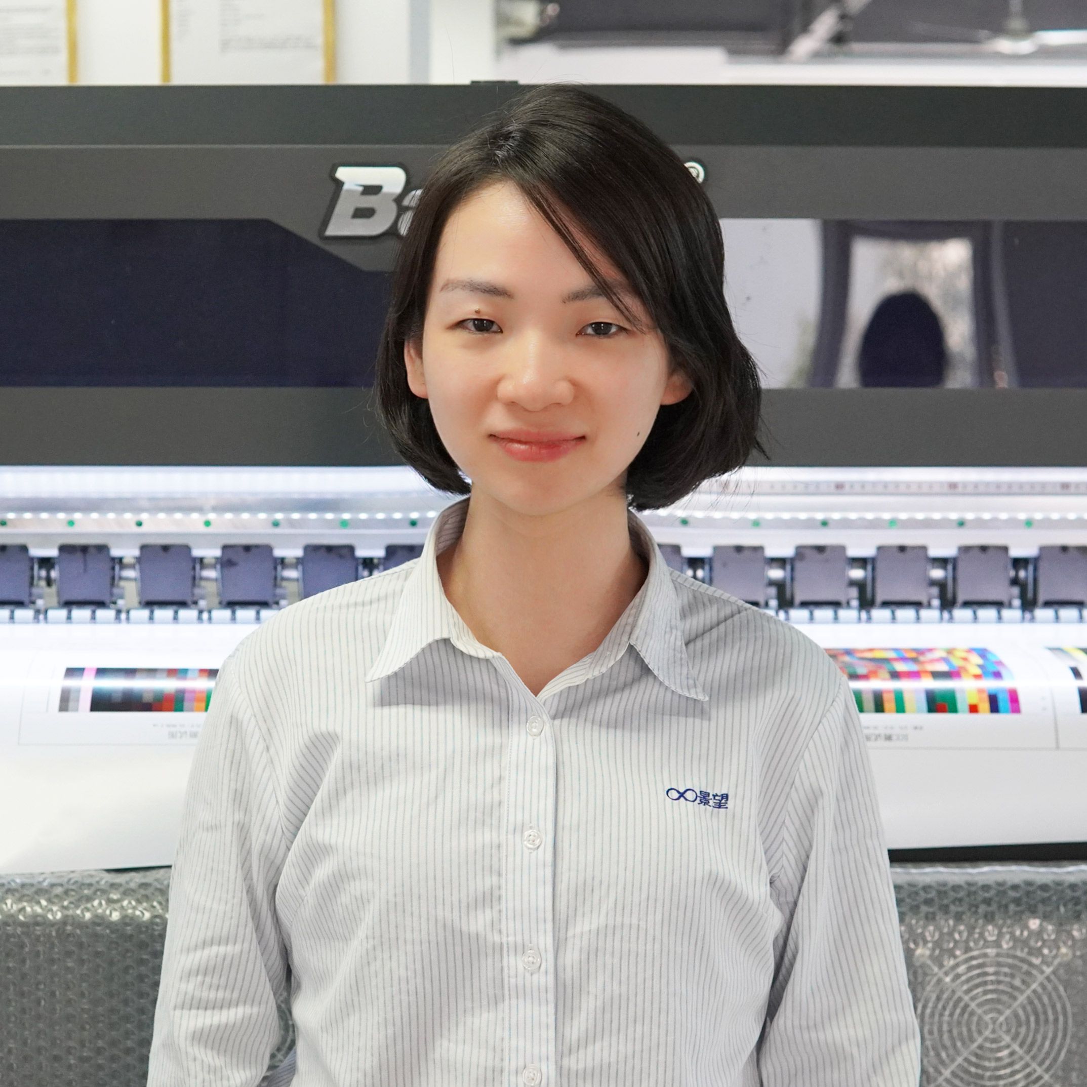 Gabby Chen, Sales Representative of Baosiwei, providing professional digital printing equipment consultation